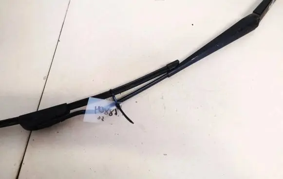 Front wiper blade arm