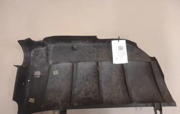 Mercedes-Benz C W203 Engine cover (trim) A6110101167