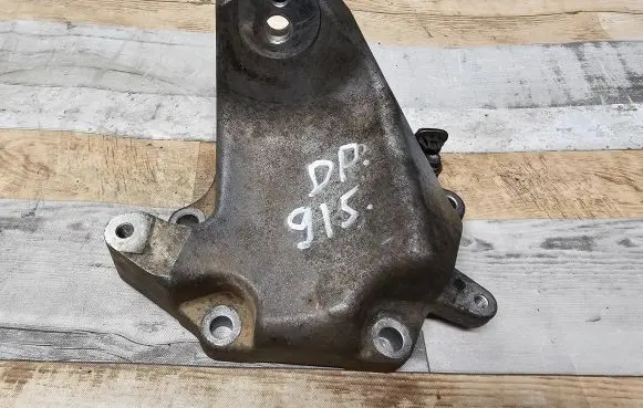 Lexus IS 220D-250-350 Engine mounting bracket