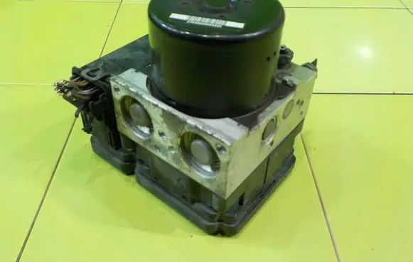 Ford Fiesta ABS Pump CV212C405EA