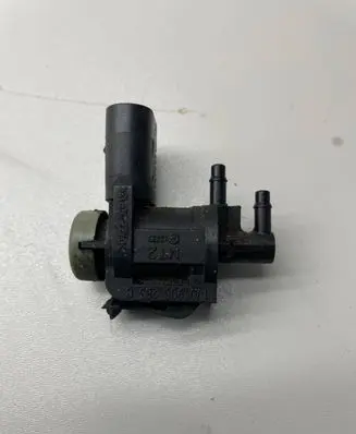 Audi A4 S4 B7 8E 8H Turbo solenoid valve 1J0906283C
