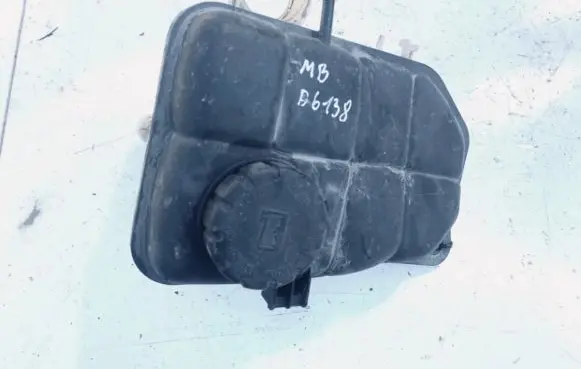 Mercedes-Benz C W203 Coolant expansion tank/reservoir 2035000049