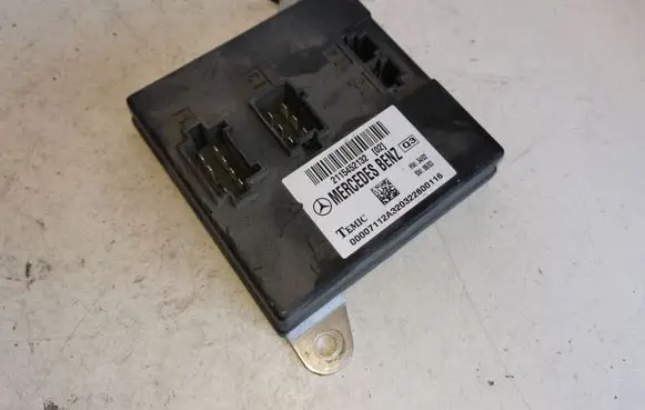 Mercedes-Benz E W211 Comfort/convenience module 2115452132
