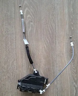 Opel Mokka B Front door lock PSA305590