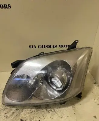 Toyota Avensis T250 Headlight/headlamp
