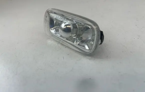 Audi A6 S6 C6 4F Front fender indicator light 8E0949127
