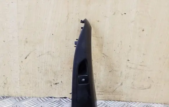 Opel Zafira C Electric window control switch 13301888