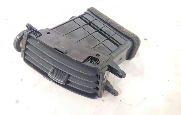 Hyundai i30 Dash center air vent grill 974102R000 U07940