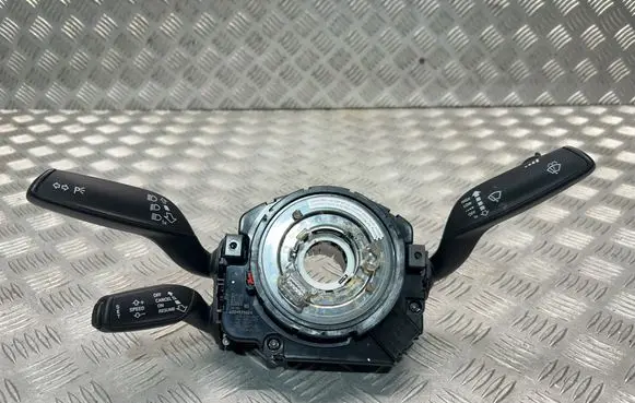 Wiper turn signal indicator stalk/switch