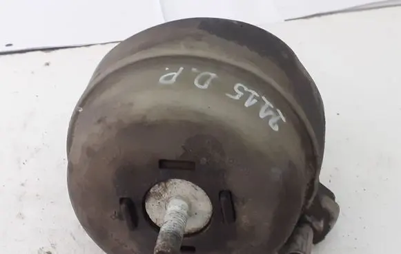 Engine mount bracket