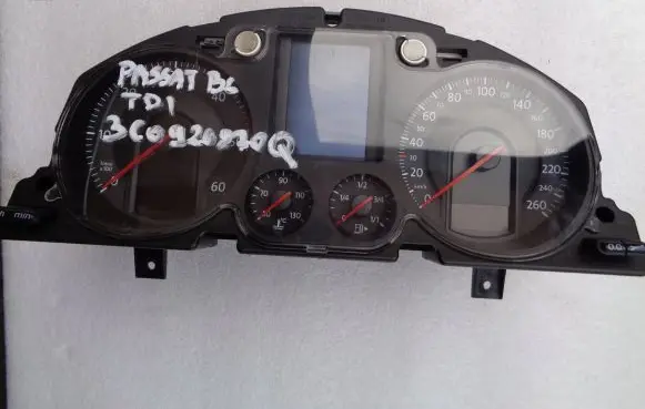 Volkswagen PASSAT B6 Speedometer (instrument cluster) 3C0920870Q