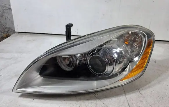 Volvo XC60 Headlight/headlamp 89902828 30763137