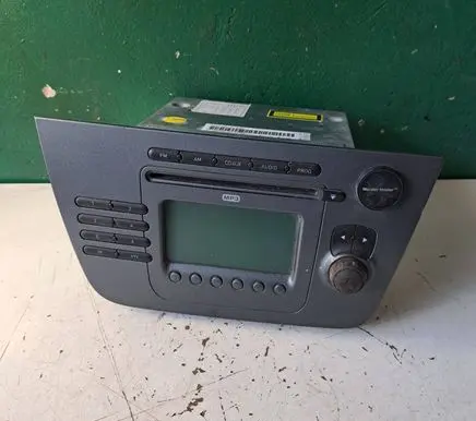 Seat Toledo III (5P) Radio/CD/DVD/GPS head unit 8631178415 5P2035186A