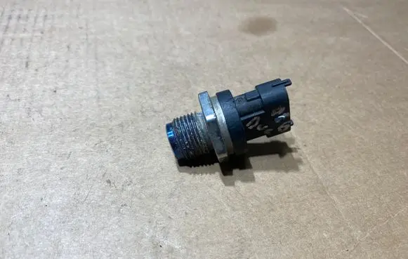 Fuel pressure sensor