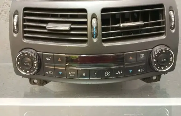 Mercedes-Benz E W211 Climate control unit 2118300685 SW1502 00072602