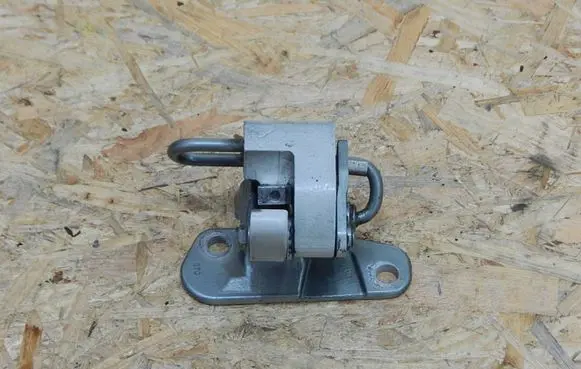 Volkswagen Multivan T5 Front door upper hinge 7H0831412 EDS5002