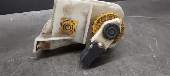 Alfa Romeo 156 Brake fluid reservoir 