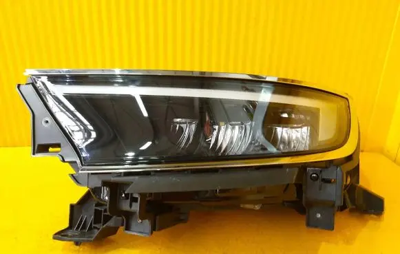 Opel Mokka B Headlight/headlamp 9834008280
