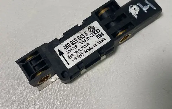 Audi A3 S3 8P Airbag deployment crash/impact sensor 4B0959643E