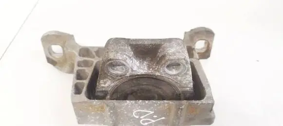 Ford Focus Engine mount bracket