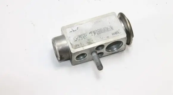 Mercedes-Benz B W245 Air conditioning (A/C) expansion valve 2208300384