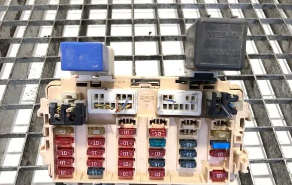 Nissan X-Trail T30 Fuse box set