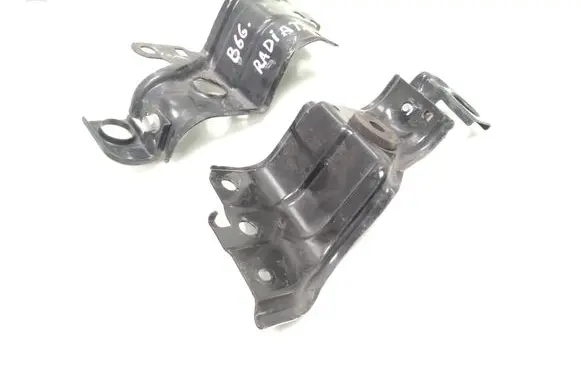 Honda CR-V Radiator mount bracket 