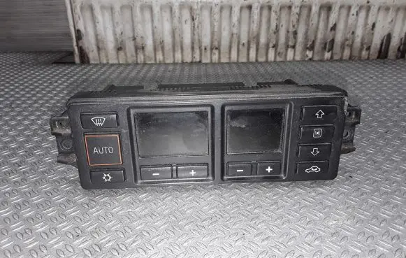Audi A4 S4 B5 8D Climate control unit 8L0820043D
