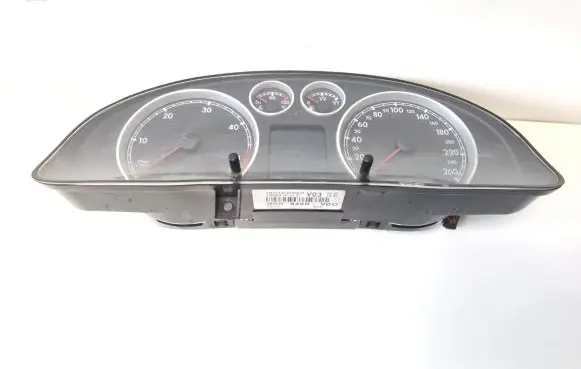 Volkswagen PASSAT B5.5 Speedometer (instrument cluster) 3B0920849B