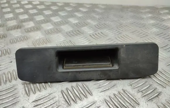 Tailgate opening switch