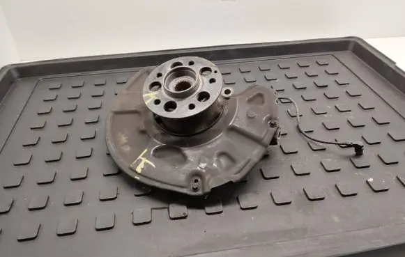 Mercedes-Benz GLK (X204) Front wheel hub spindle knuckle