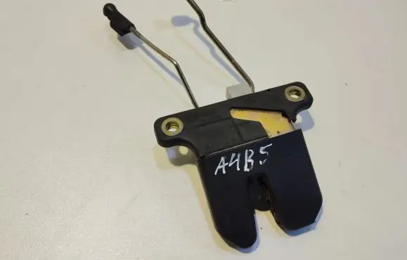 Audi A4 S4 B5 8D Tailgate lock latch D5827505L