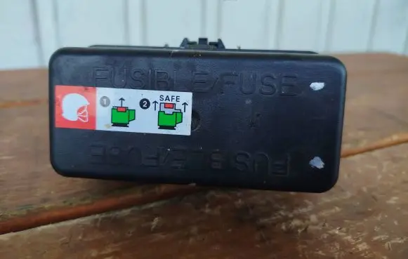 Peugeot 3008 II Fuse box set 9820725480