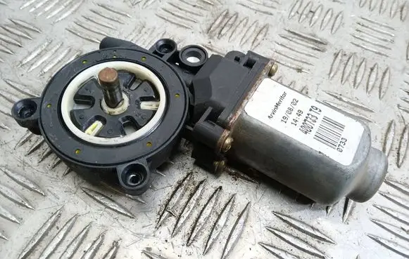 Renault Scenic I Front door window regulator motor 400733T9