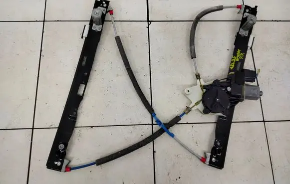 Ford B-MAX Front door window regulator with motor 