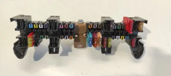 Mercedes-Benz Vito Viano W639 Fuse module A6395400050 A6394401732