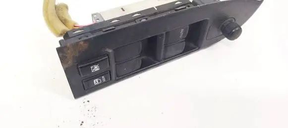 Suzuki Grand Vitara II Electric window control switch 65J05PKL