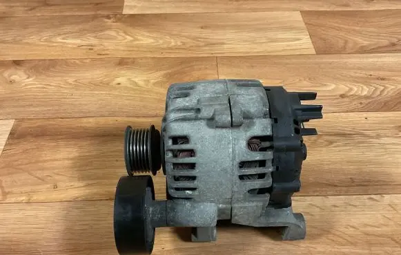 BMW 5 E60 E61 Generator/alternator TG15C018 703023696 7521137
