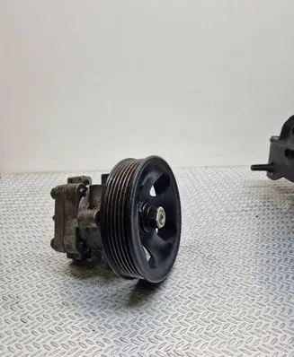 Hyundai Tucson JM Power steering pump 571002B300