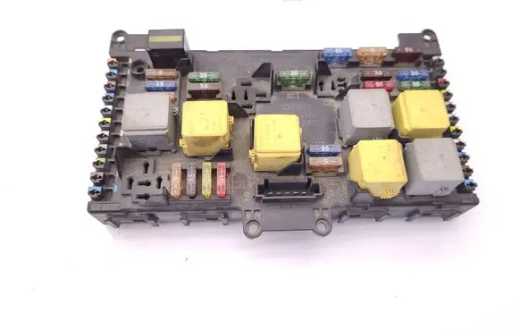 Mercedes-Benz Vito Viano W639 Fuse module A6395450801 518878103