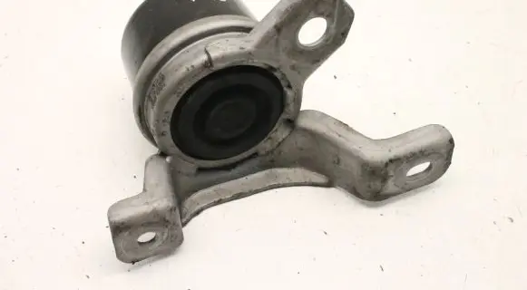Volvo XC70 Engine mount bracket 8G9N6F012BB