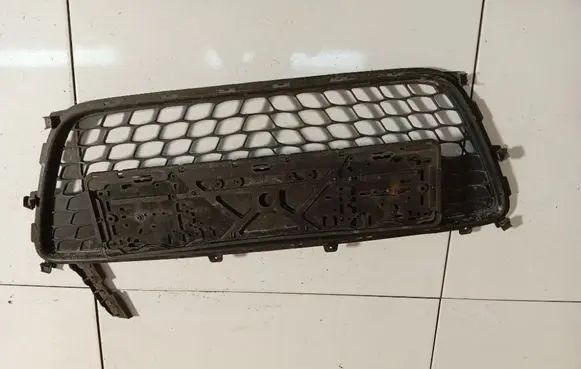 Hyundai i30 Front bumper lower grill 865612L010 86561-2L010