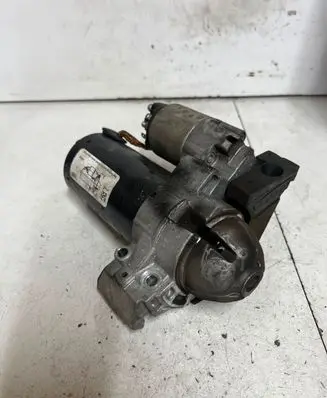 BMW 5 F10 F11 Starter motor 8570383 0001148010