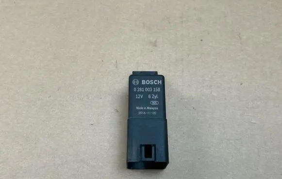 Volkswagen Amarok Glow plug pre-heat relay 0281003158
