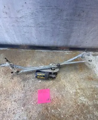 Volkswagen PASSAT B5 Front wiper linkage and motor 