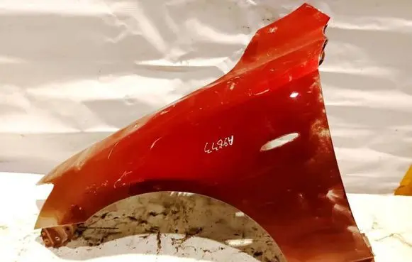 Lexus IS 220D-250-350 Fender raudona