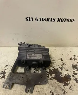 Volkswagen PASSAT B4 Engine control unit/module 8A0907311L