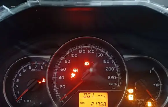 Toyota Yaris Speedometer (instrument cluster) 83800-0U270