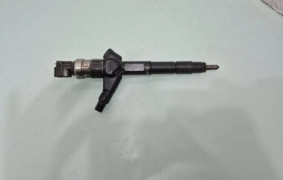 Nissan X-Trail T30 Fuel injector 166008H800