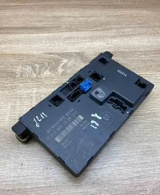 Mercedes-Benz E W211 Door control unit/module 2118207526 351162
